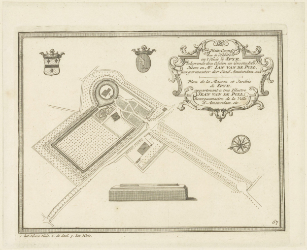 Detailreiche Papierstadtkarte mit beschrifteten Straßen, Gebäuden und Sehenswürdigkeiten, begleitet von Text und Logo.