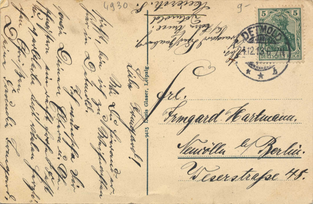 Alte Postkarte mit einem 1930er Datumsstempel, die den Text "Deutsches Reich" und eine 5-Cent-Marke mit der Aufschrift "5c" zeigt.