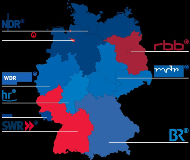 Karte von Deutschland, die die Wahlergebnisse von 2016 nach Bundesländern zeigt, mit roter und blauer Hervorhebung, begleitet von Namen der Kandida ten und Wahldatum-Text.