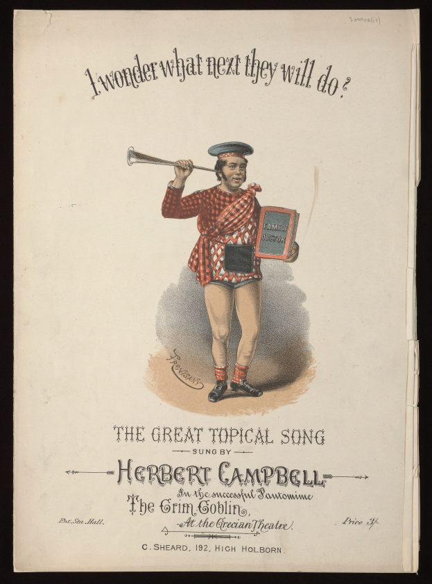 Eine Person in buntem Outfit hält ein Musikinstrument und ein Blatt Papier mit der Aufschrift "Der große aktuelle Song von Herbert Campbell" und strahlt fröhlich.