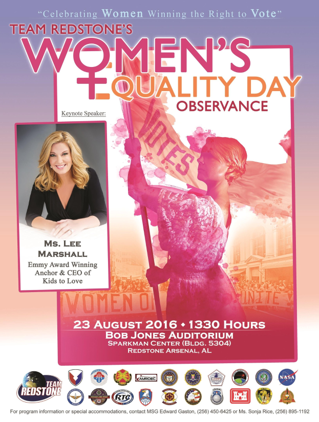 Plakat für das Women's Equality Day-Event von Team Redstone, das eine Frau zeigt, die eine Fahne mit dem Text "Women's Equality" hält, sowie Logos und Eventdetails am unteren Rand.