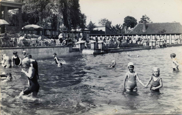 "Duisburg lernt schwimmen": Zweite Kursreihe gestartet und Schwimmregel-Zeichnungswettbewerb ausgezeichnet