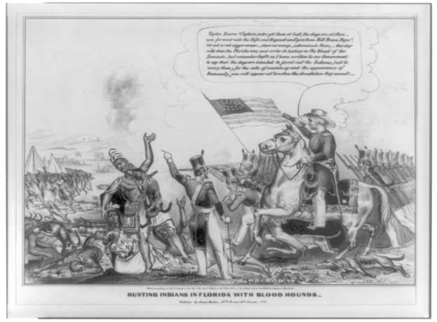 Schwarzes und weißes Foto einer Gruppe von Menschen, einige zu Pferde, mit einer Flagge im Hintergrund und dem Text "Jagen von Indianern in Florida mit Bluthunden" unten.