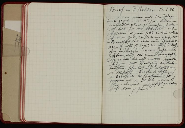 Offenes Buch mit handgeschriebenen Tagebucheintragungen eines deutschen Soldaten, der im Zweiten Weltkrieg getötet wurde, gefüllt mit detailliertem Text.