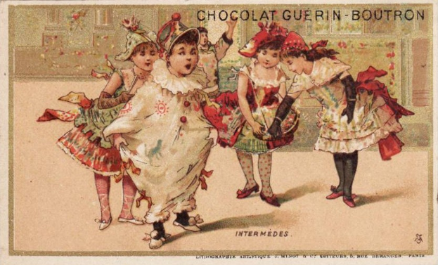 Eine alte Postkarte mit einer Gruppe von Kindern in bunten Kleidern, die tanzen, mit der Aufschrift "Chocolat Guerin-Boutron" oben und unten.