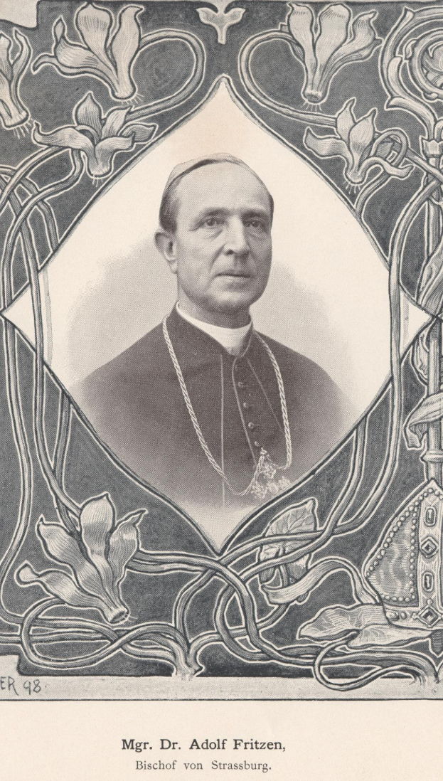 Schwarz-weißes Foto von Dr. Adolf Fritzen, Bischof von Strassburg, in Priesterkleidung, mit Text unten.
