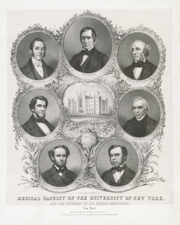Schwarz-weiß-Foto von formell gekleideten Männern, die vor einem Gebäude posieren, mit Text unten, der "Medizinische Fakultät der Universität New York und die Gründer des Medizinischen Departments" lautet.