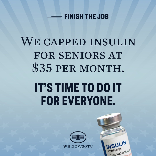 Ein Plakat mit einem Insulinfläschchen rechts daneben und dem Text "Wir haben Insulin für Senioren auf 35 Dollar pro Monat gedeckelt. Es ist an der Zeit, das für alle zu tun."