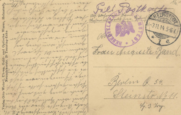 Alte Postkarte mit lila Stempel, darauf geschriebener Text, wahrscheinlich von Österreich nach Deutschland gesendet.