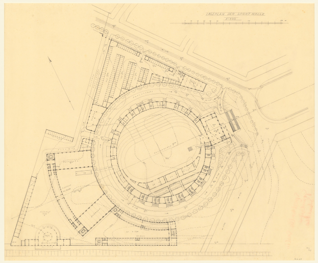 Schwarz-weißer architectural drawing of a stadium site plan with surrounding buildings and handwritten text annotations.
