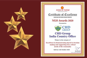 Auszeichnung für die Ngo Awards 2020 mit dem Text 'Chd Group India Country Office' und einem Schild-Logo mit einem zentralen Stern und einem Lorbeerkranz, flankiert von drei Sternen auf der linken Seite.